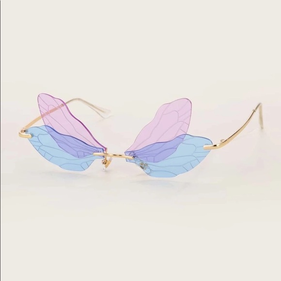 Butterfly Sunglasses with a coordinating pouch - Picture 2 of 7